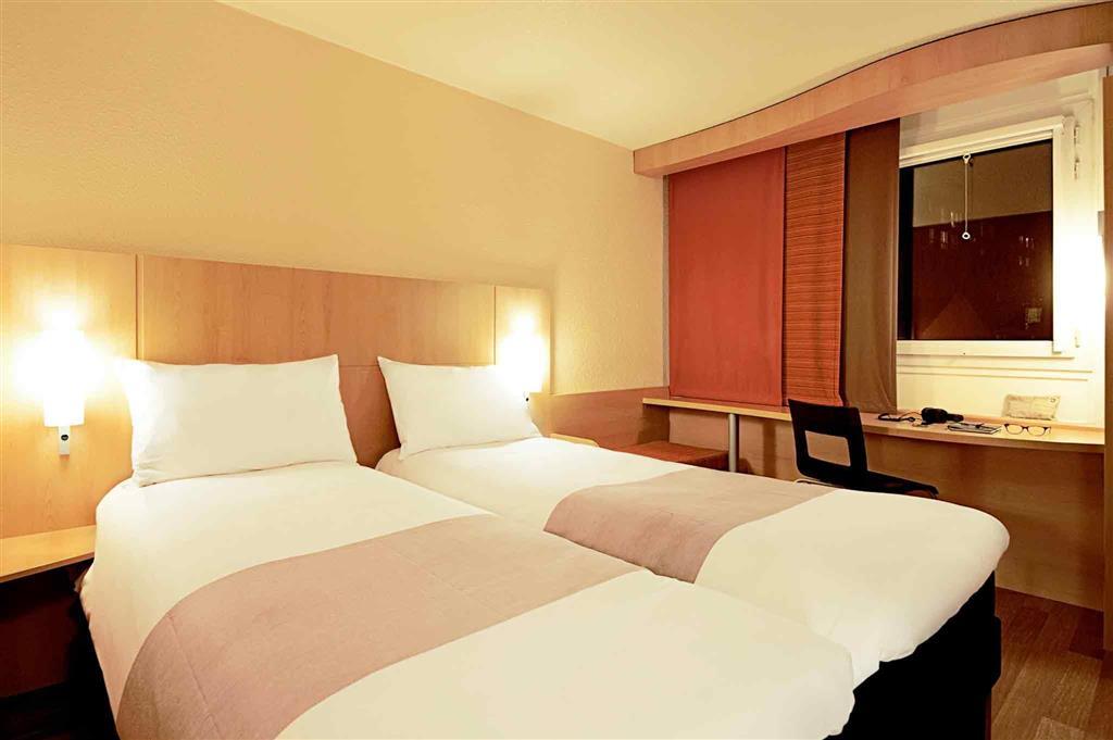 Ibis Cannes Plage La Bocca Bagian luar foto