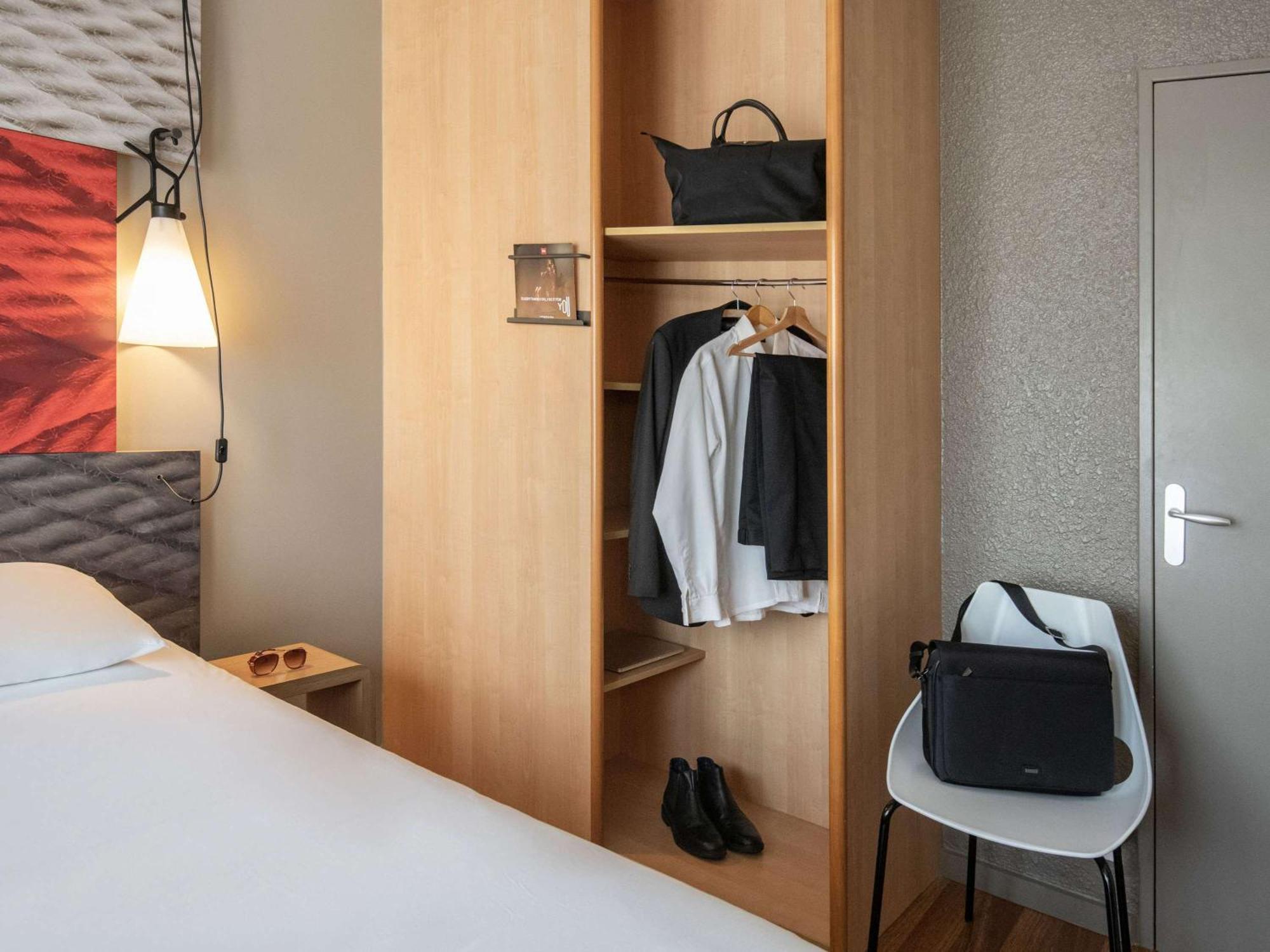 Ibis Cannes Plage La Bocca Bagian luar foto