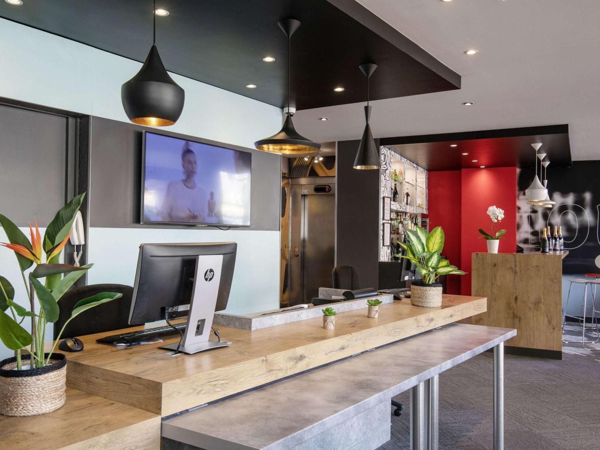Ibis Cannes Plage La Bocca Bagian luar foto