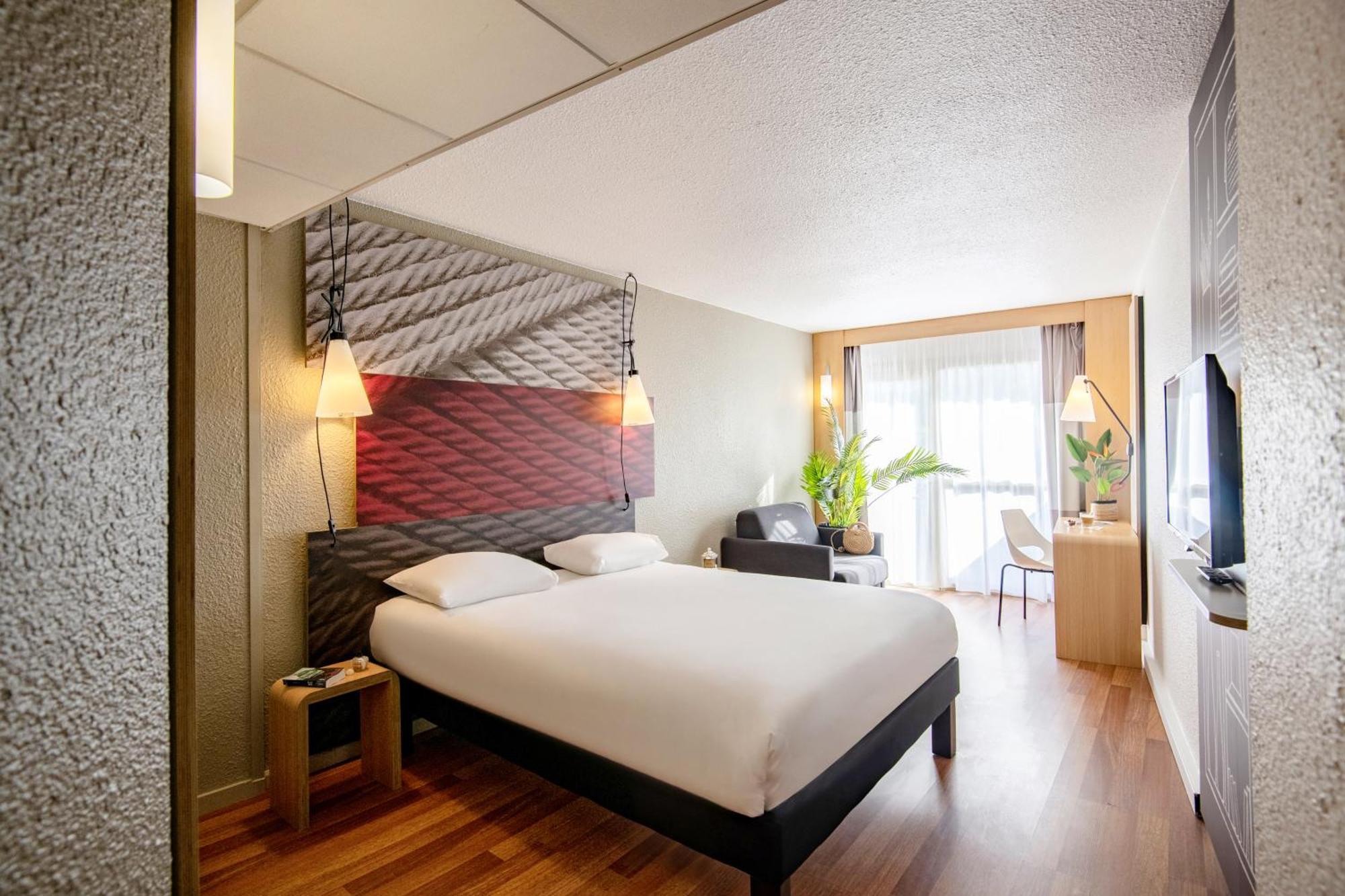Ibis Cannes Plage La Bocca Bagian luar foto