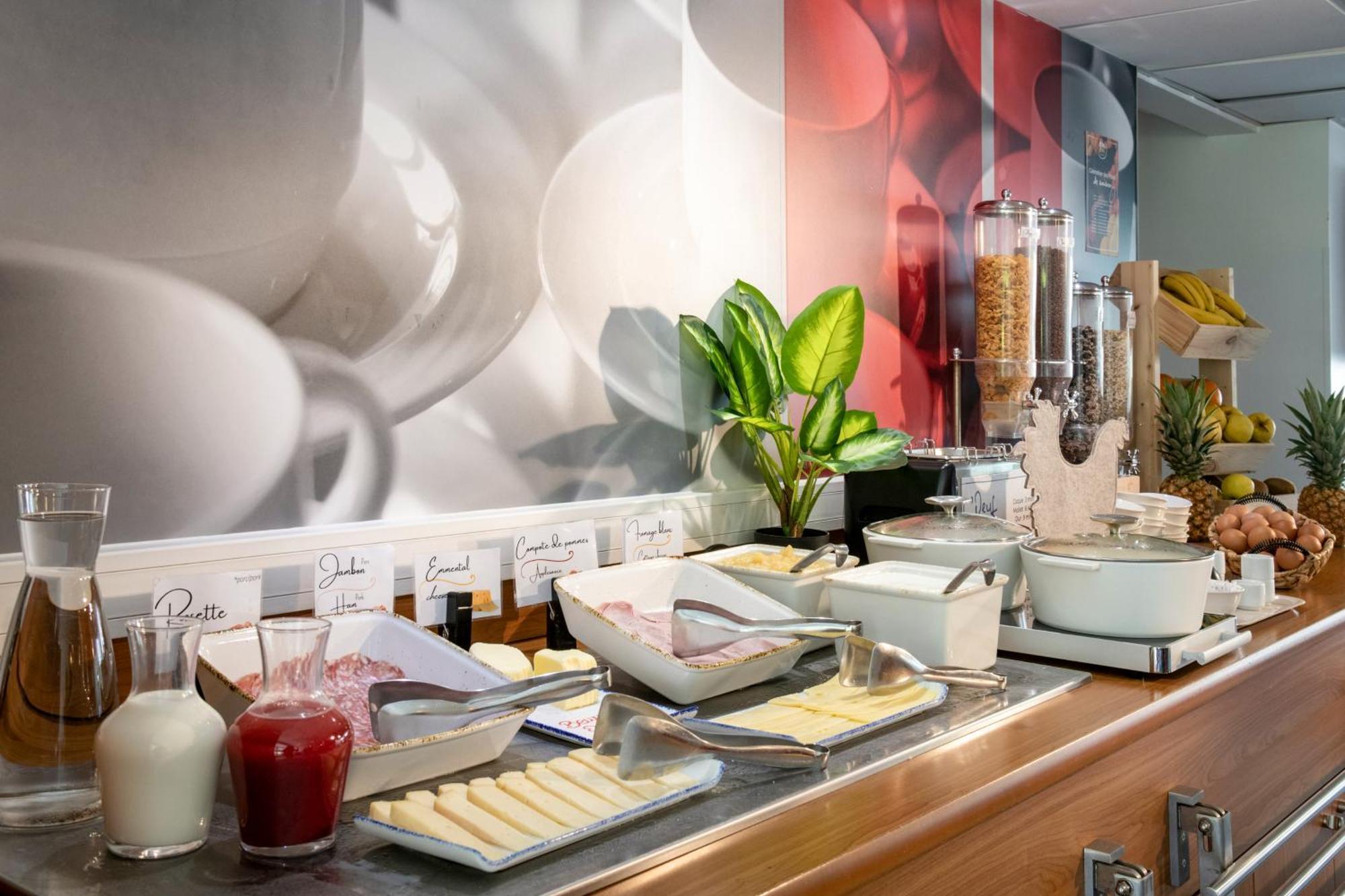 Ibis Cannes Plage La Bocca Bagian luar foto