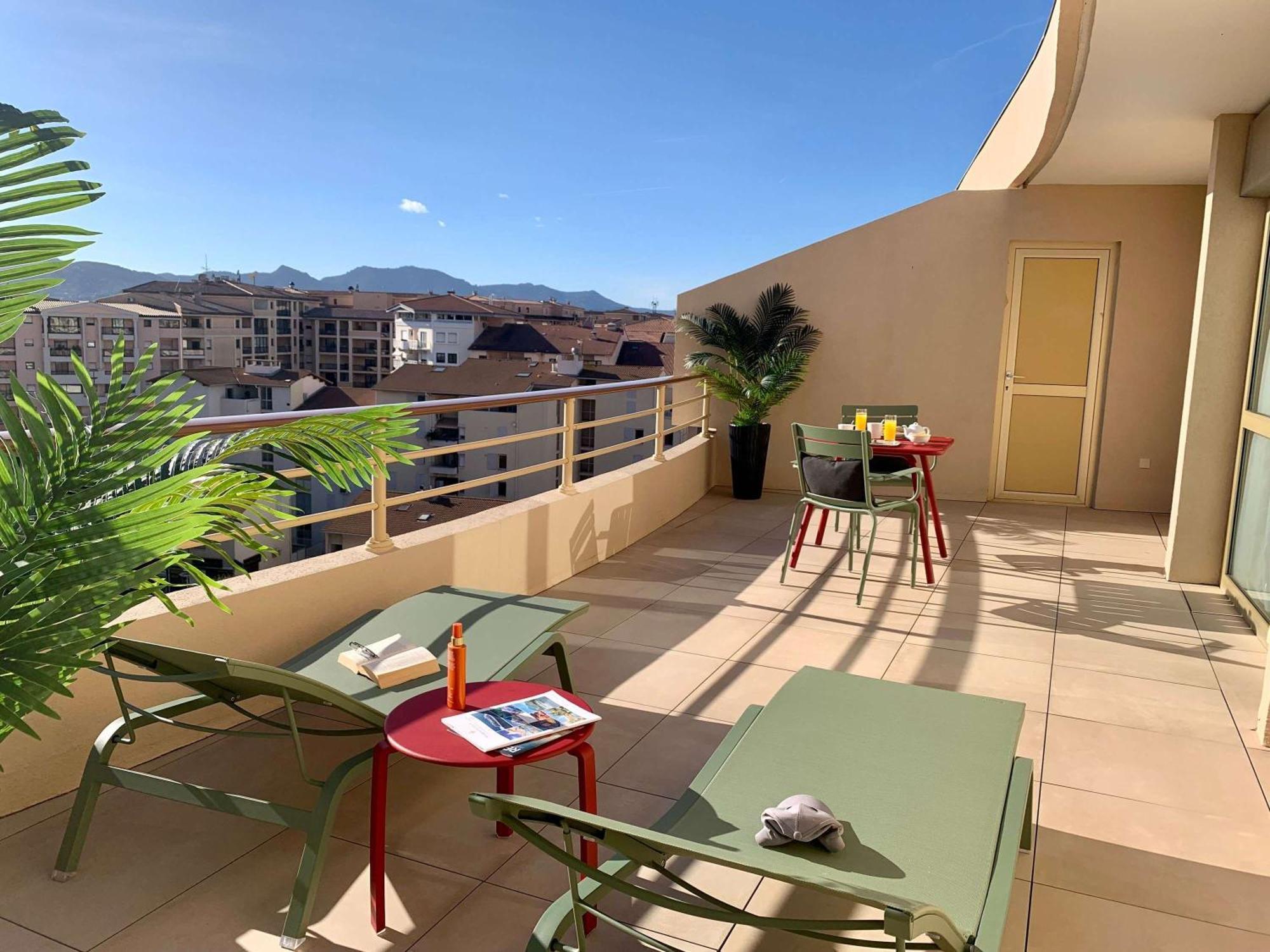 Ibis Cannes Plage La Bocca Bagian luar foto