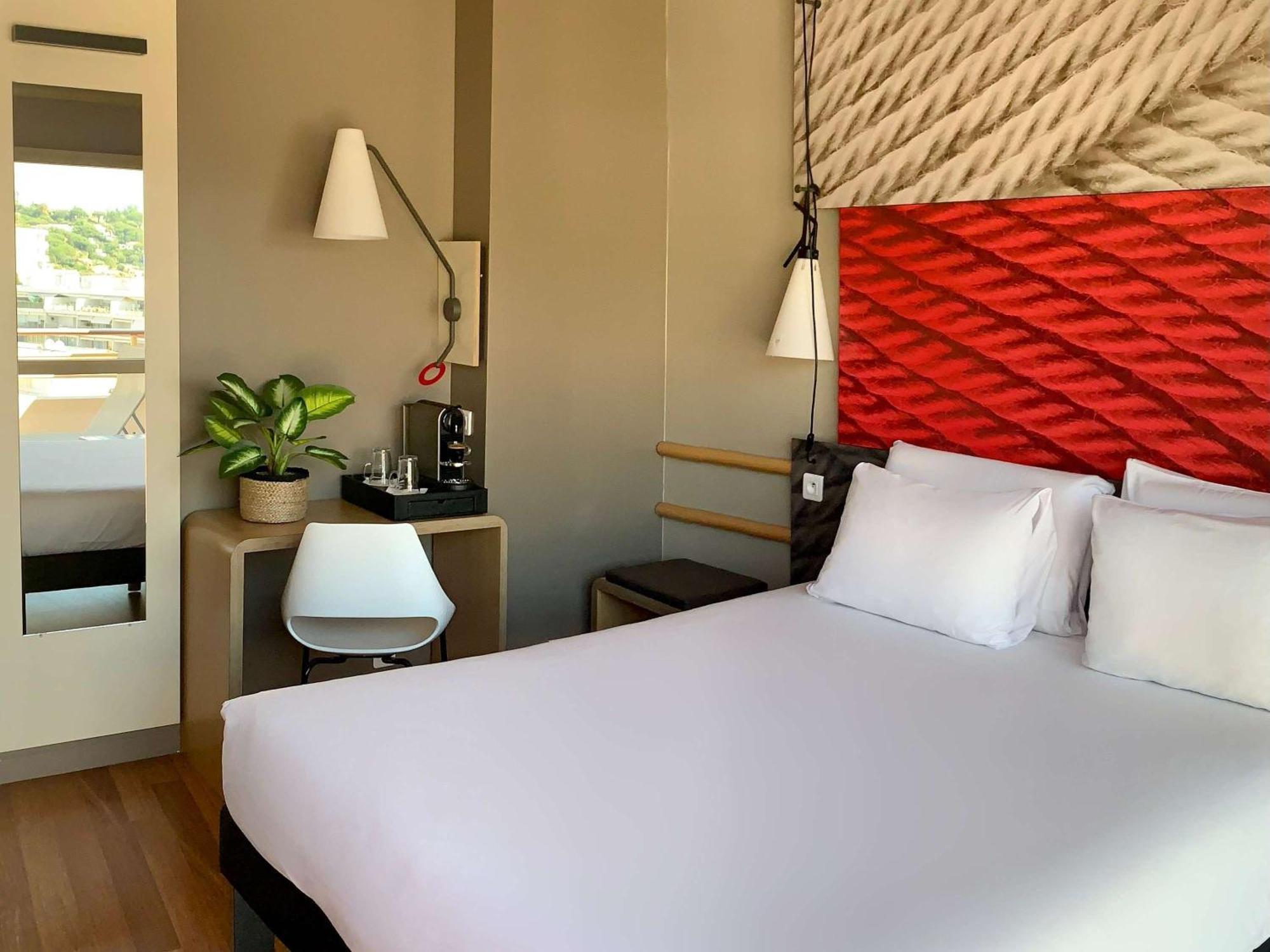 Ibis Cannes Plage La Bocca Bagian luar foto